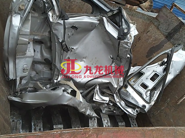 廢（fèi）舊汽車粉碎機（jī）