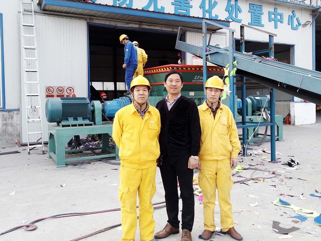 廢舊布（bù）料撕碎機