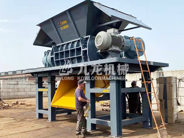波蘭廢鐵撕碎機現場（chǎng）
